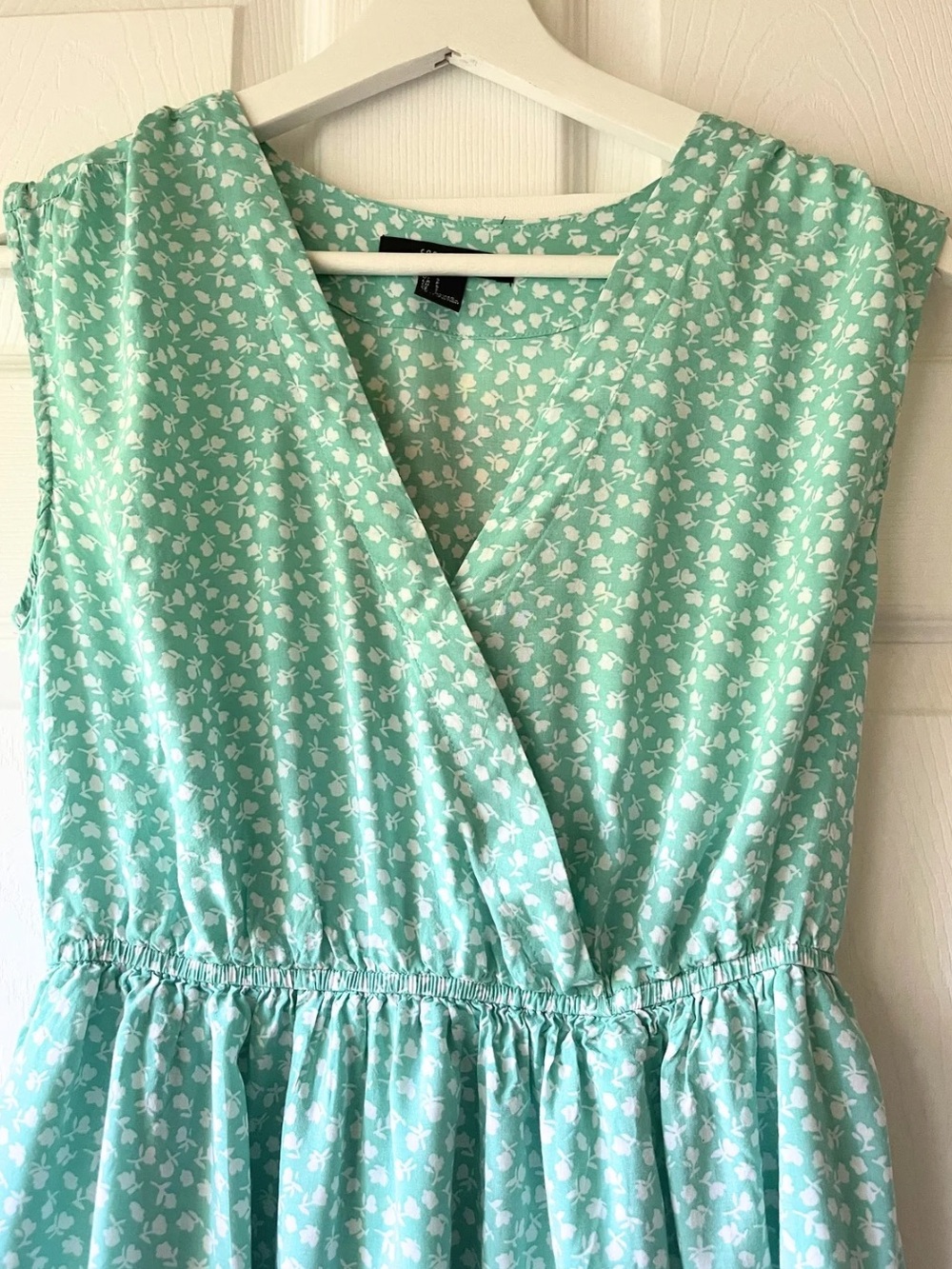 Forever 21  Mint Green Floral Sleeveless Wrap Dress Size S